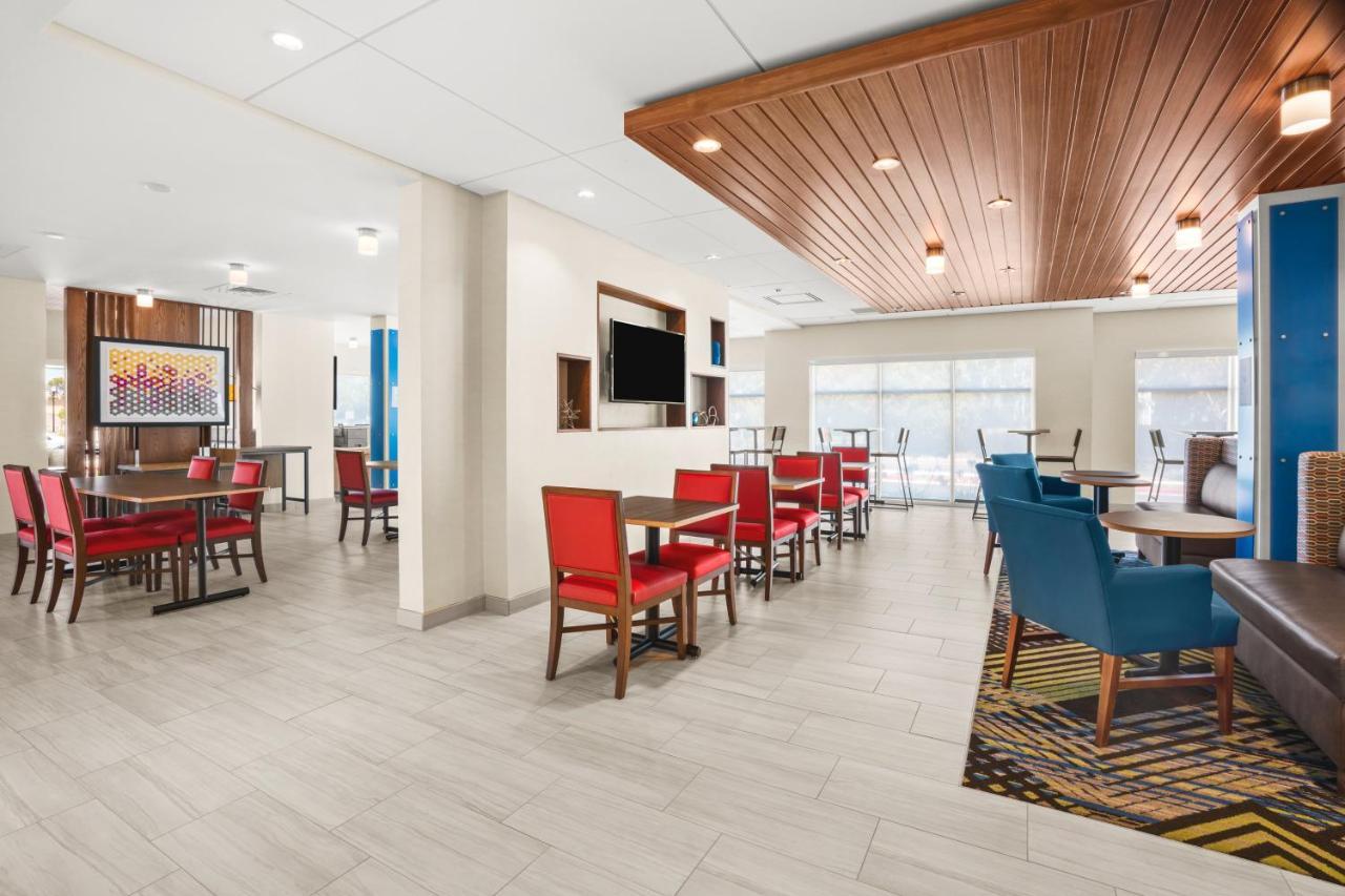 Holiday Inn Express & Suites - Suisun City By Ihg Exterior foto